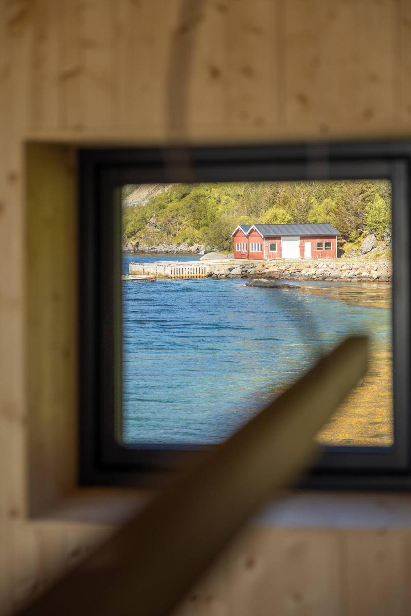 Minkfarmen, Spacious Seaside Cabin With Scenic View Ramberg Luaran gambar